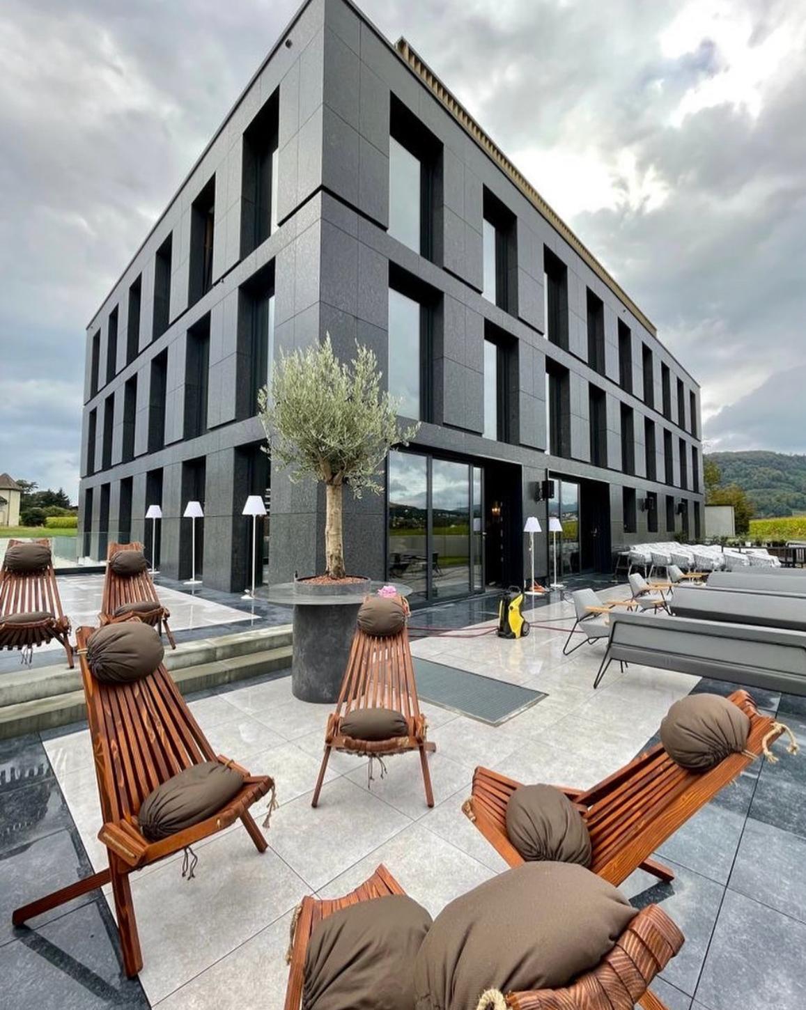 Aron Constructions facade